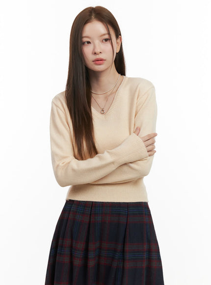 softknit-slim-fit-v-neck-sweater-od418 / Light beige