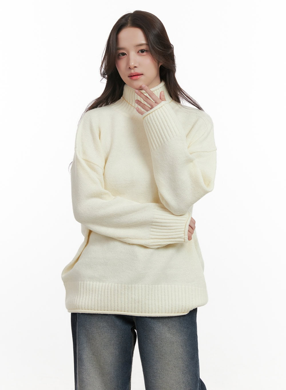 cozy-knit-turtle-neck-sweater-on429 / Light beige