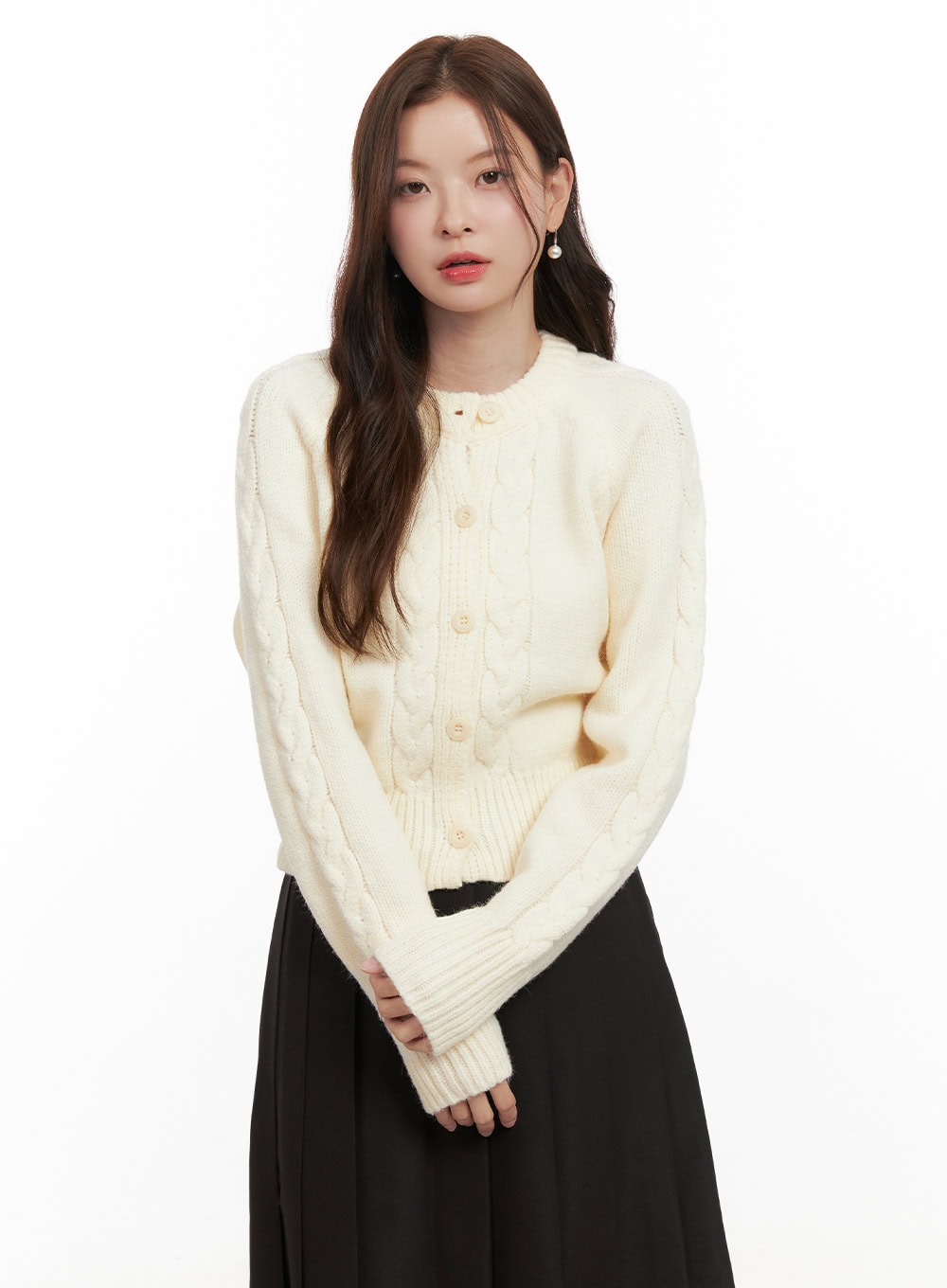 cable-knit-buttoned-cardigan-od403 / Light beige