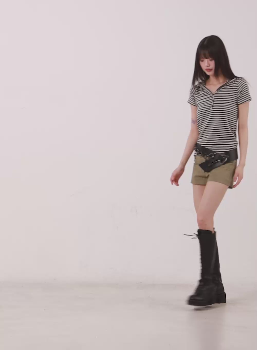 Studded Low Rise Shorts CA523