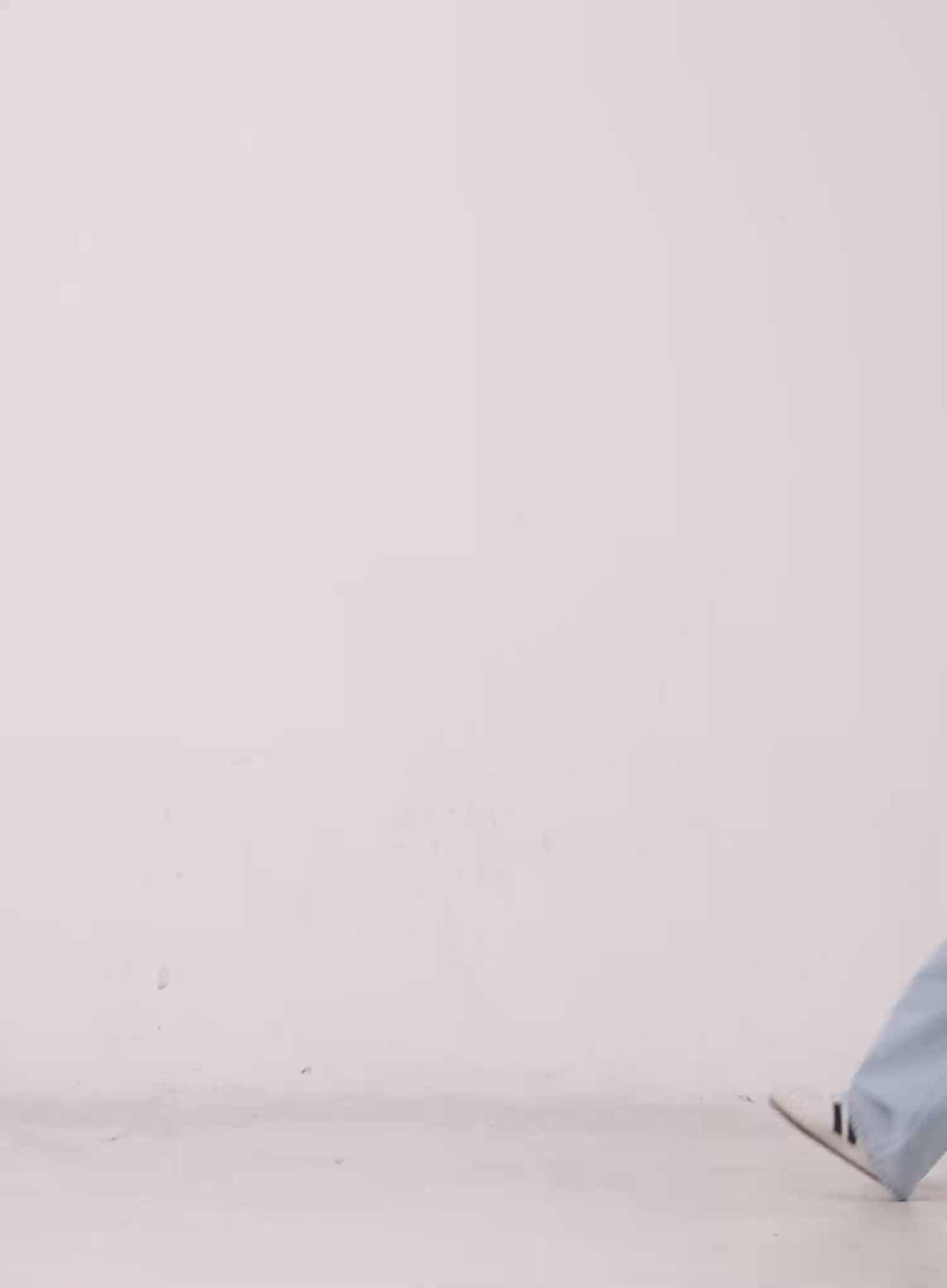 Jiyoon Light Wash Relaxed Jeans CL528