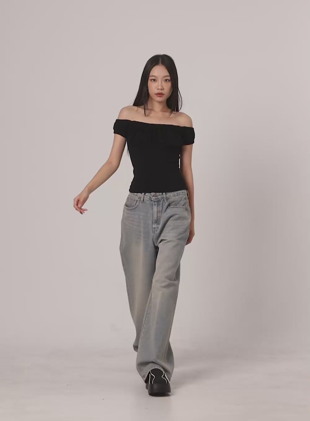 Light Washed Baggy Jeans IL409