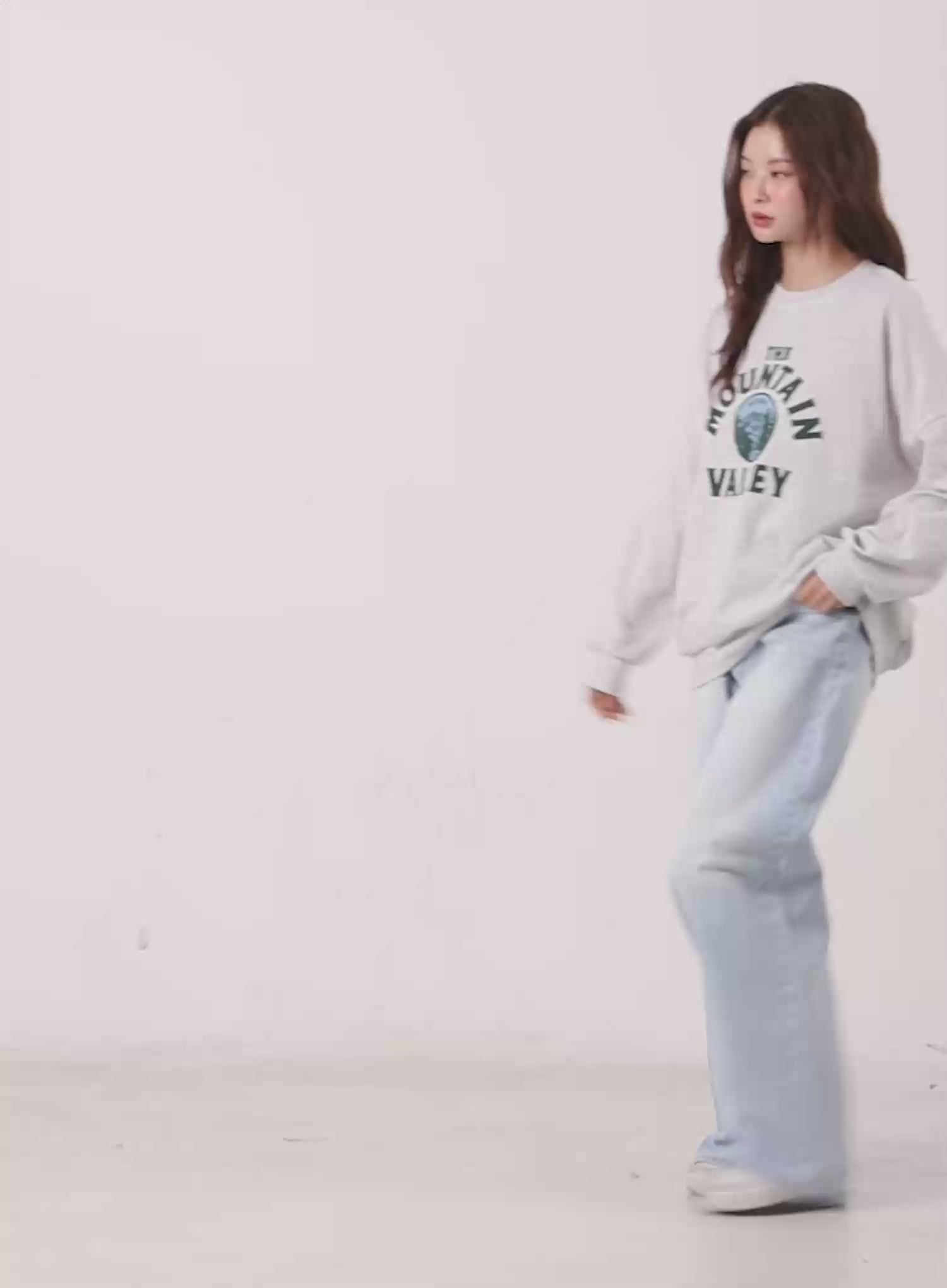 Dana Wide-Leg Light Wash Jeans CG521