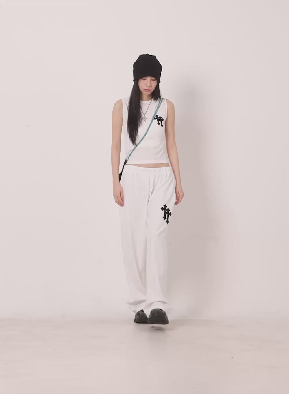 Patched Chic Sleeveless Top IY516