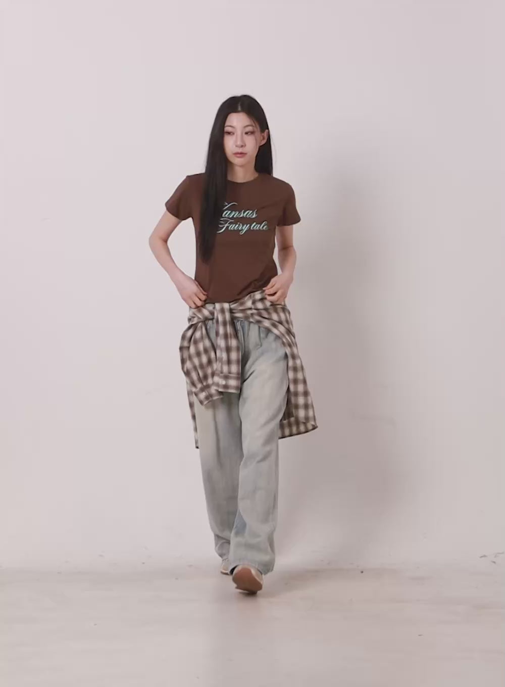 Slim-Fit Cropped Graphic Tee CA514