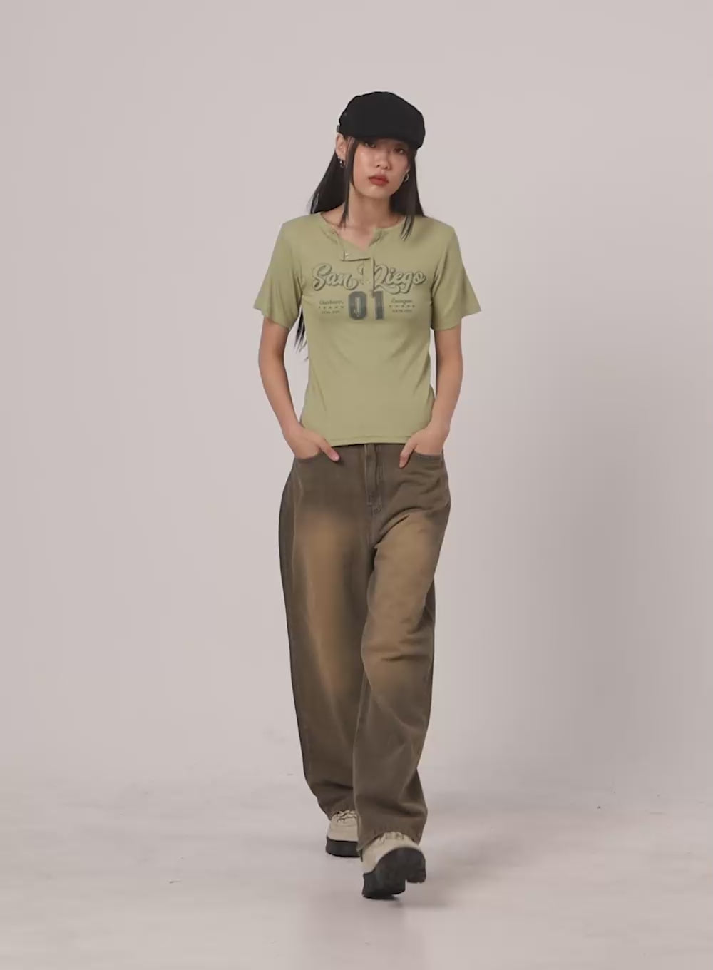 Graphic Buttoned Top IY422