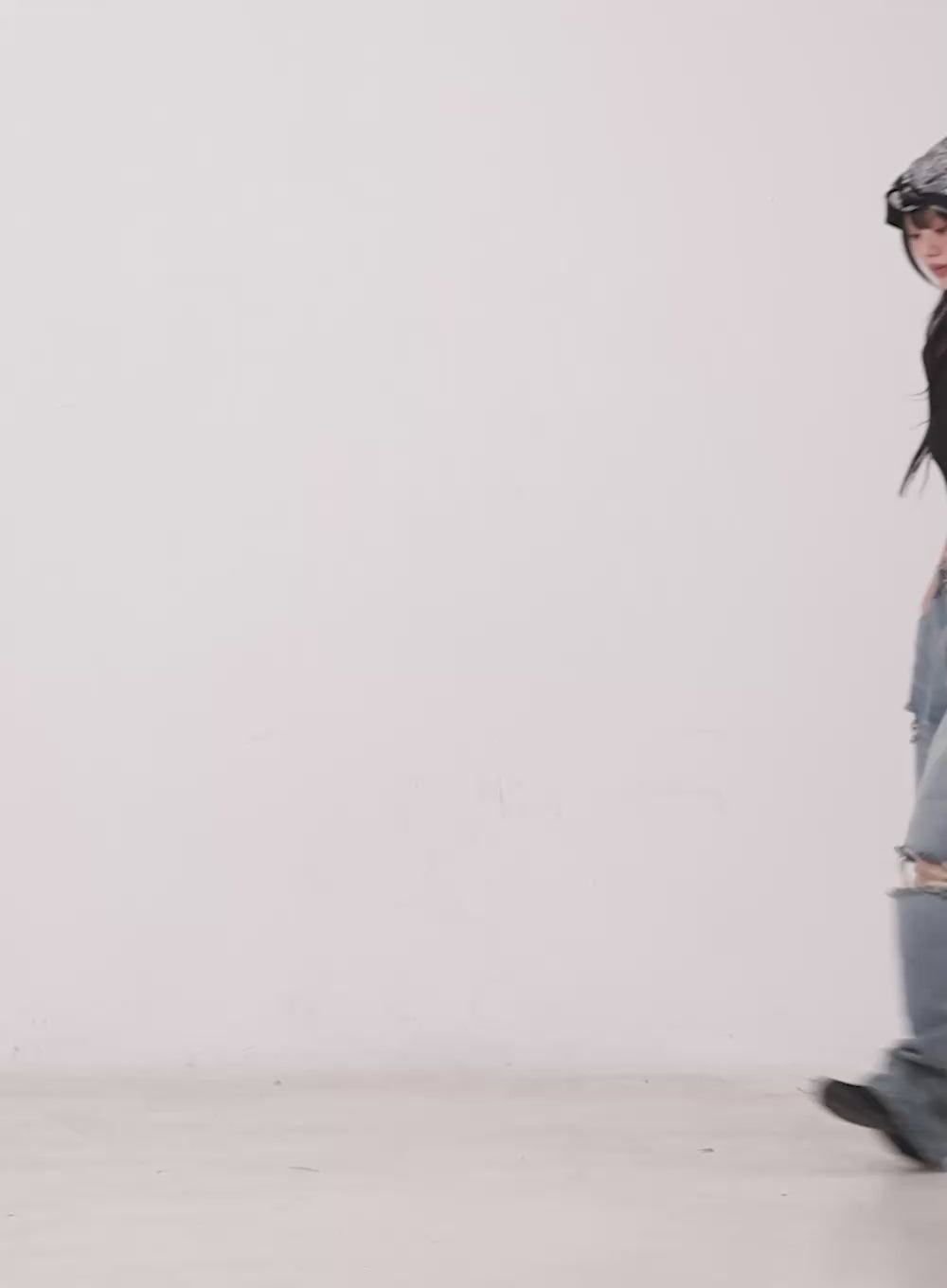 Slim-Fit V-Neck Buttoned Top CY520