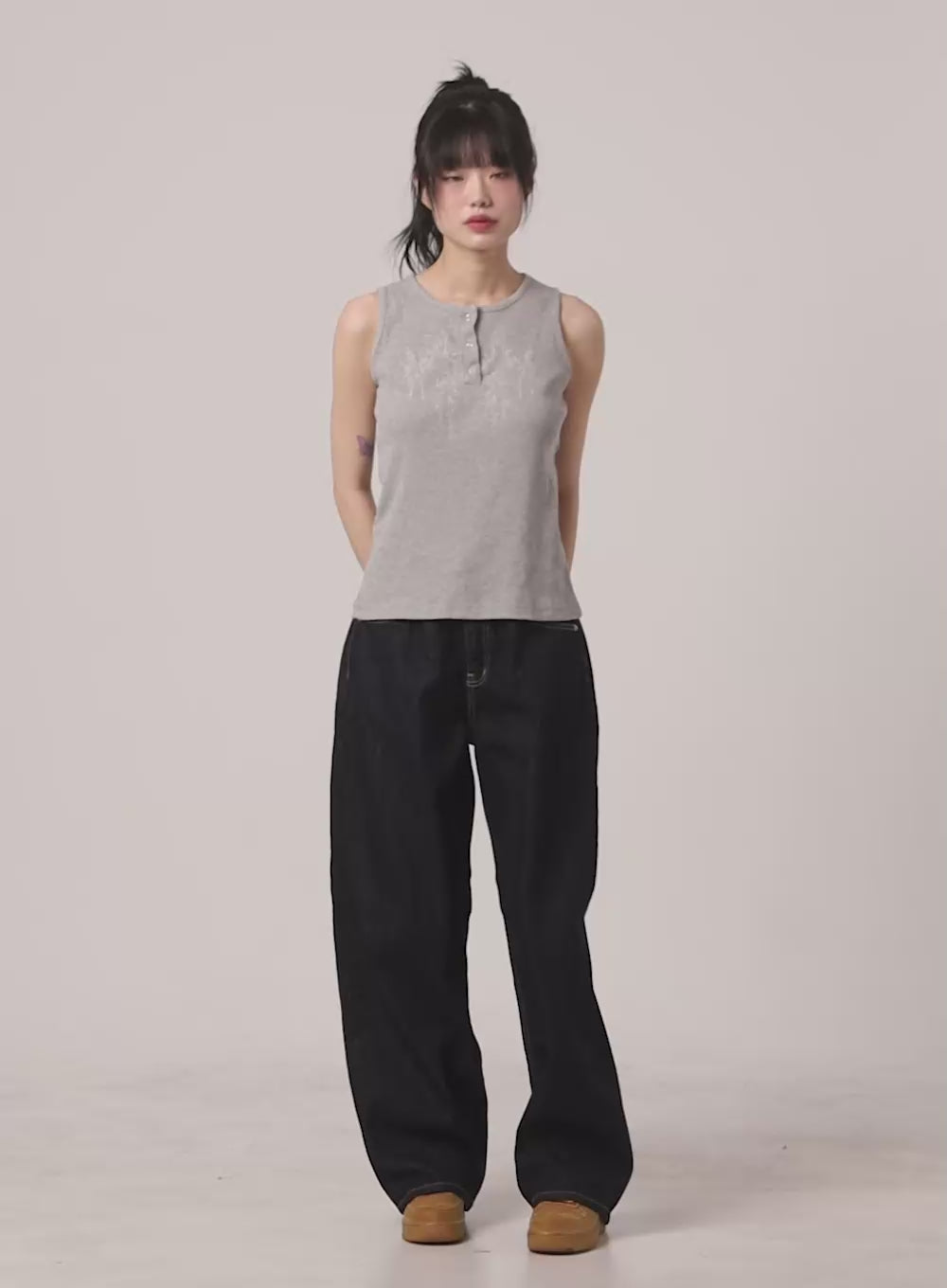 Stitch Detail Baggy Jeans CU410