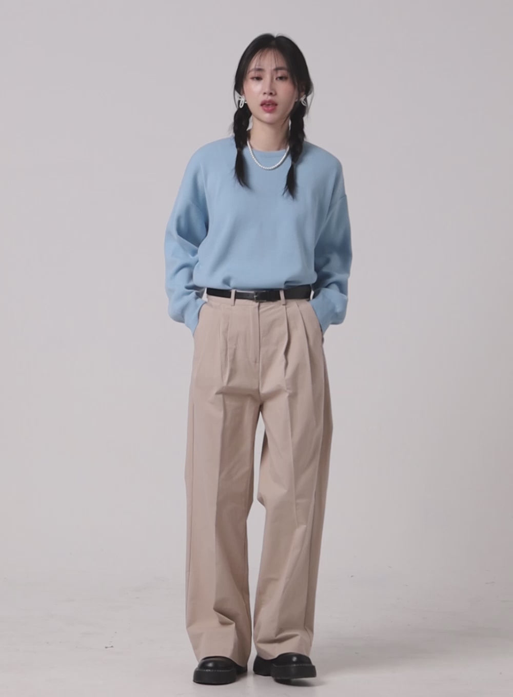 Solid Round Neck Knit Sweater OM411