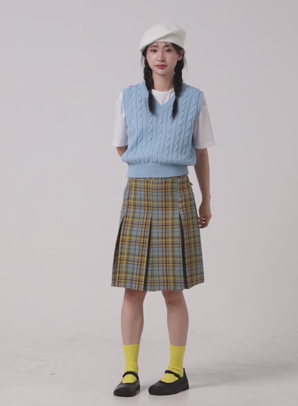 Cable Knit Sweater Vest OM408