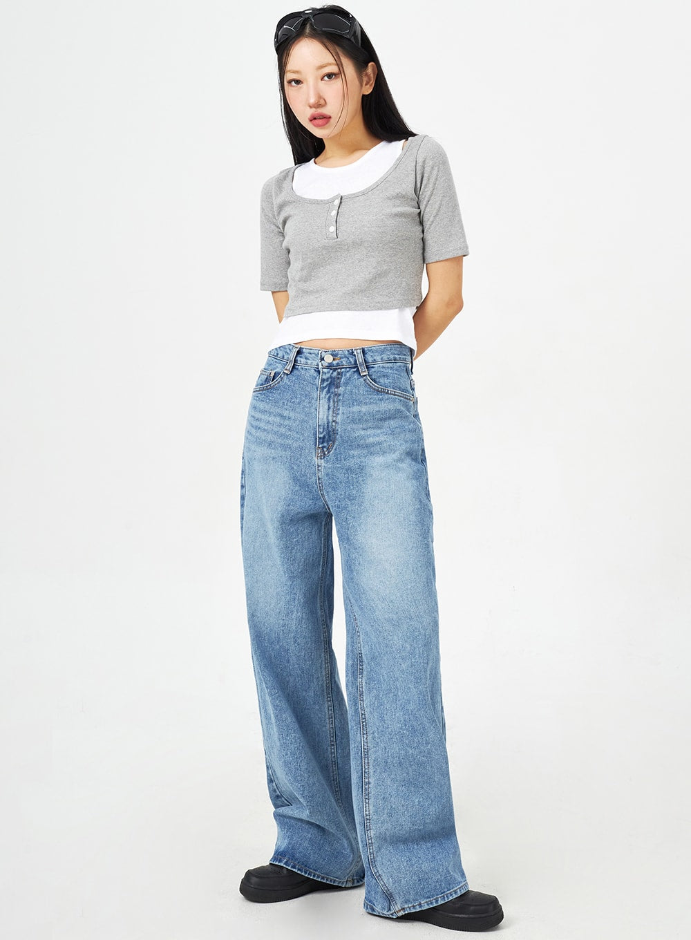 Mid-Wash Bootcut Jeans CM323