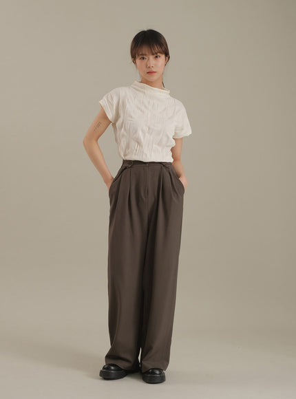 Wrinkle Short Sleeve Turtleneck Top