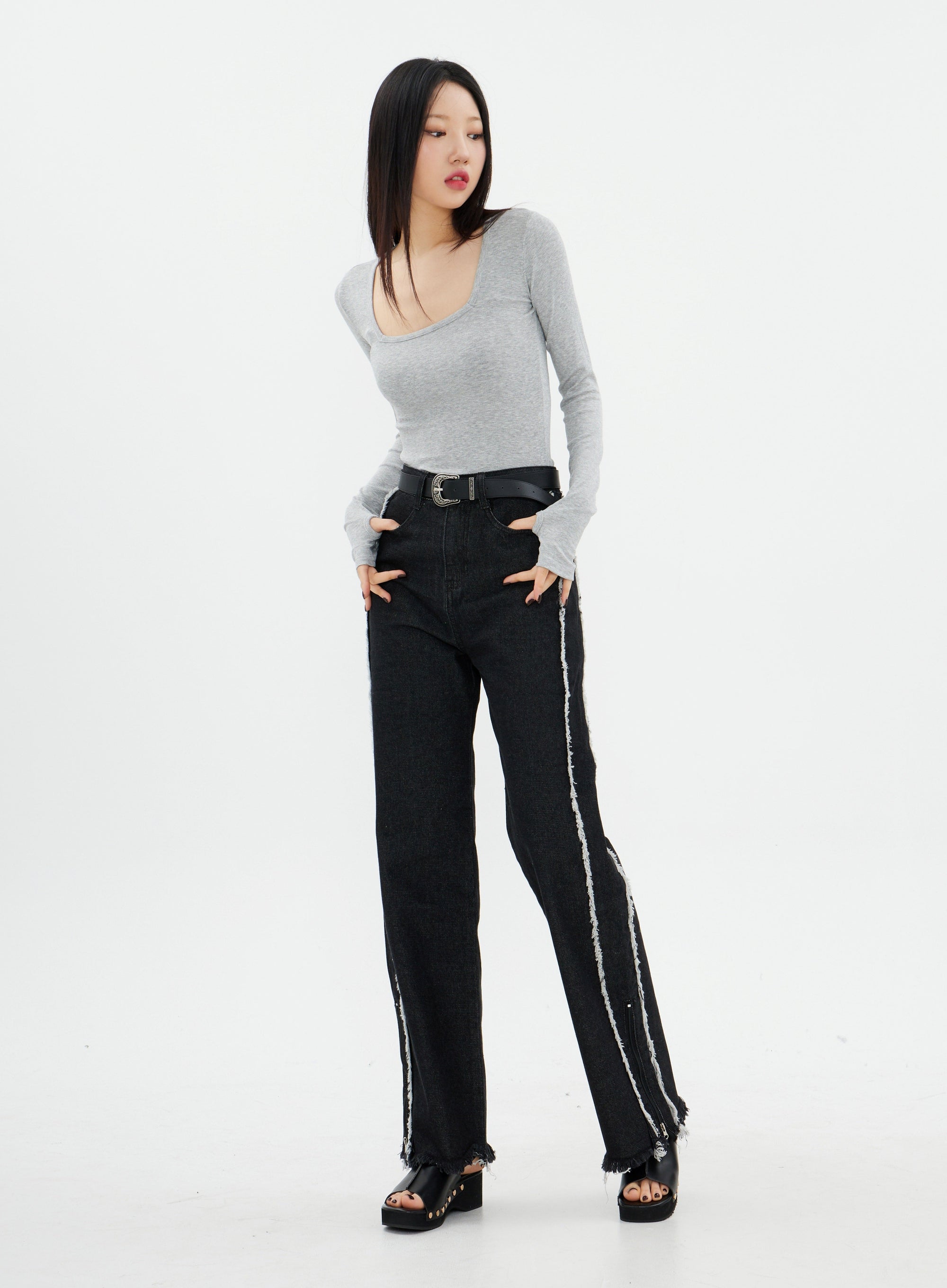 Lewkin Basic Jeans with Side Tassel Detail K2302