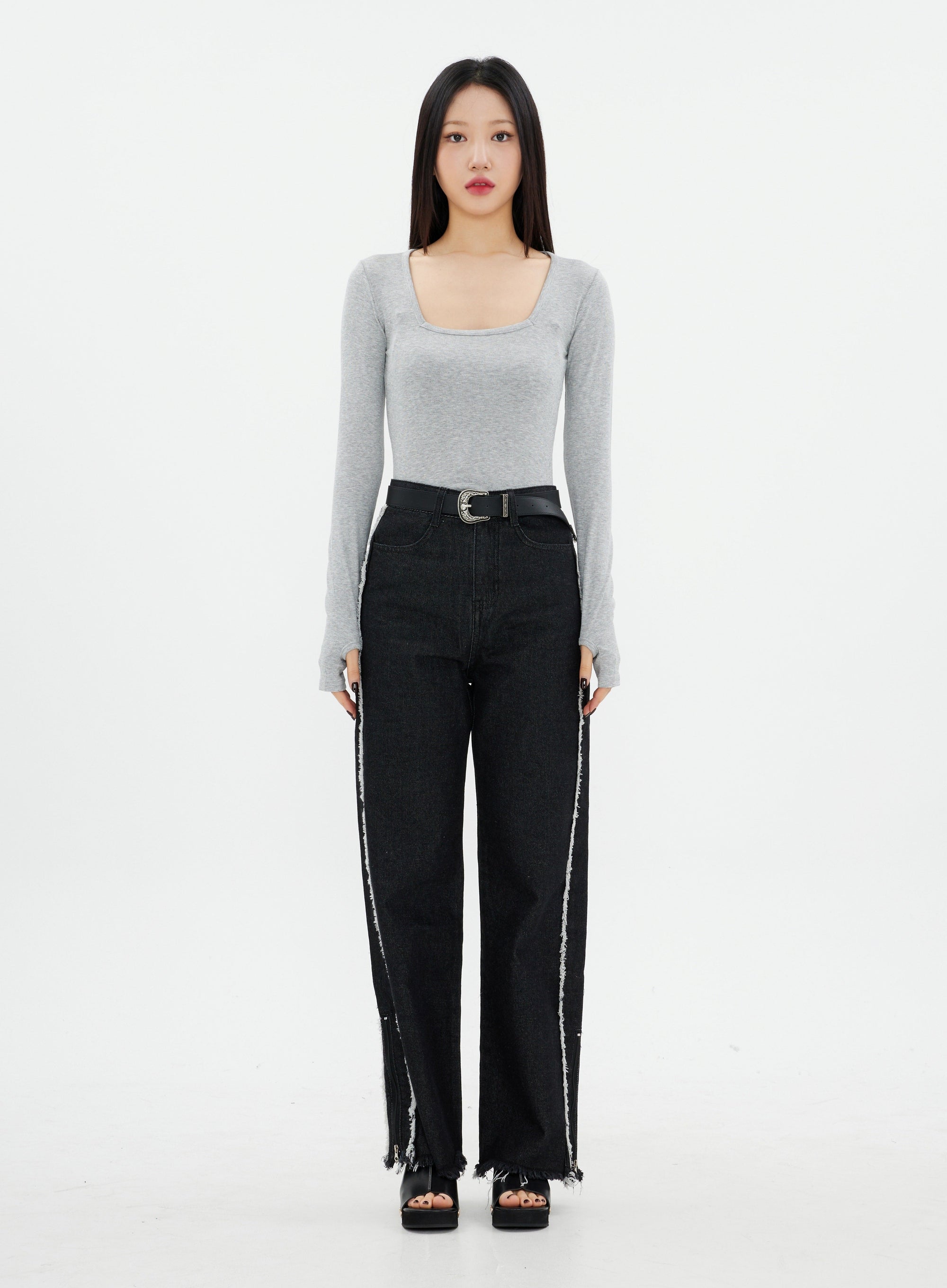 Lewkin Basic Jeans with Side Tassel Detail K2302