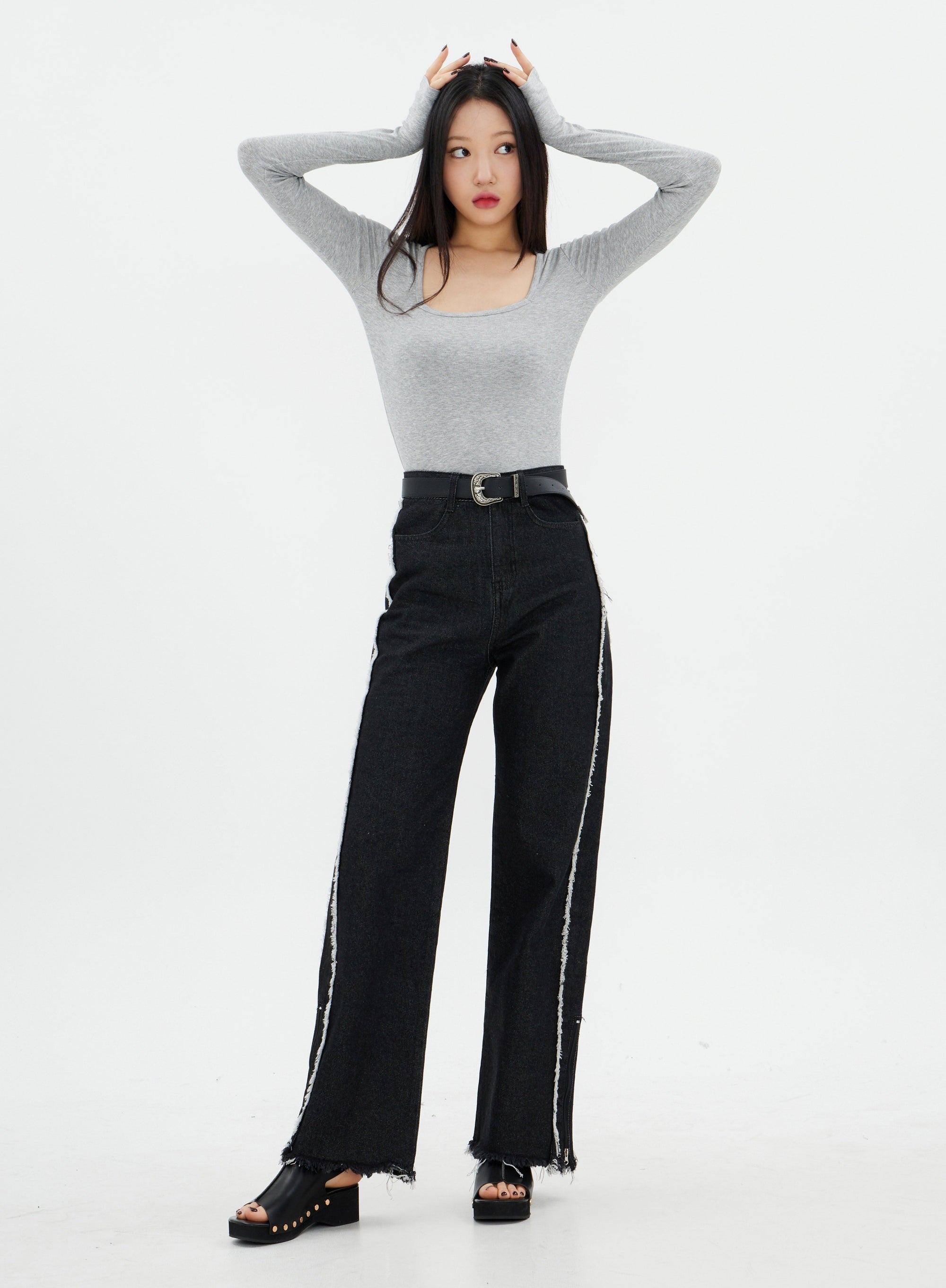 Lewkin Basic Jeans with Side Tassel Detail K2302